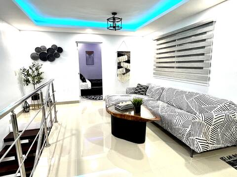 The Luxe PentHouse! A Modern & Inviting Vacation