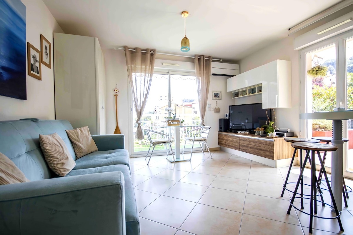 Erfolgreiche Airbnb-Immobilie: The NID… nestled between sea and forest in Menton