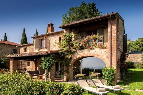 Villa Mandorlo in the heart of Tuscany