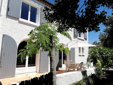 Villa near port de Trèbes with heated pool