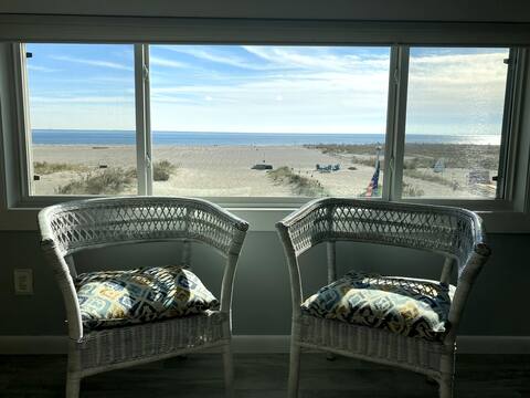 Serene Waterfront Retreat - 400 ft Private Beach!