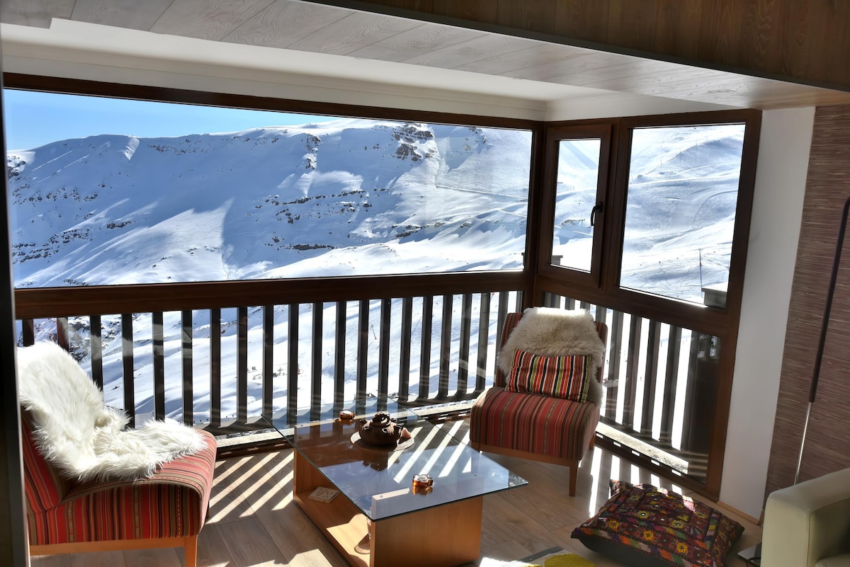 Beautiful flat for 6 in Valle Nevado ski resort.