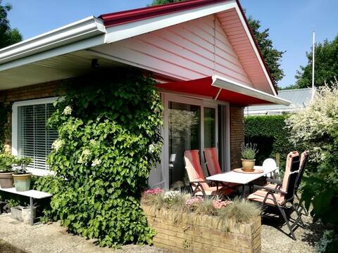 Child-friendly cottage + log cabin,near Scheldeoord
