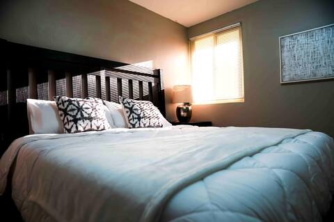 City Lights BEACH HOUSE-6 Beds- Best location- BMW