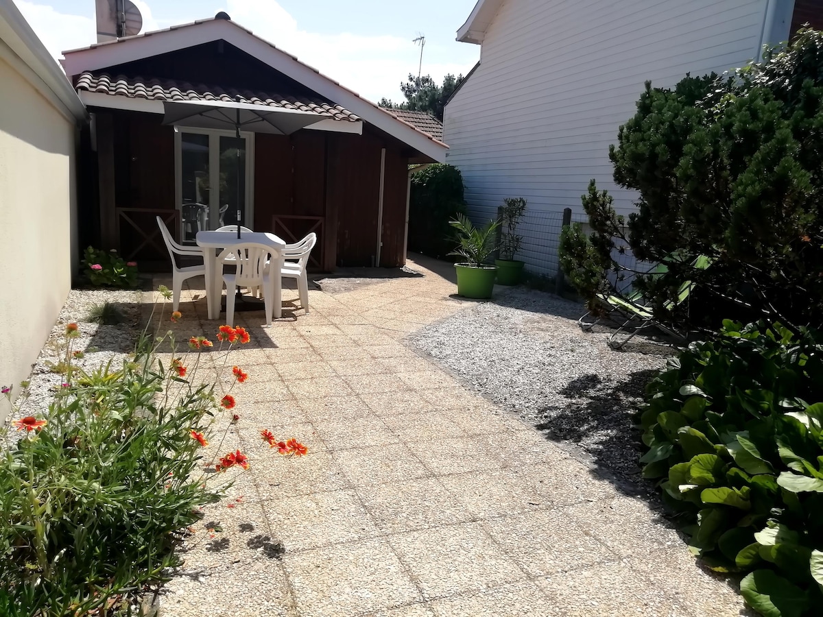 Top Airbnb: A lovely little cottage, quiet and independent in Le Verdon Sur Mer