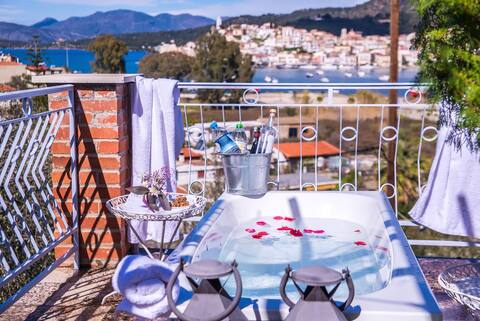 Beautiful Poros&Sea views 5min walk to the Beach!