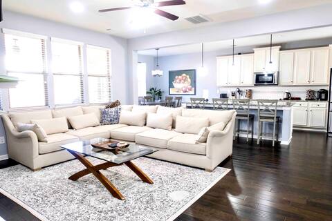 Luxe Modern Home w/ Self Check-in South of Atlanta