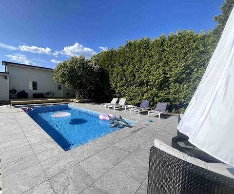 Central accommodation, pool, close to nature & wetland