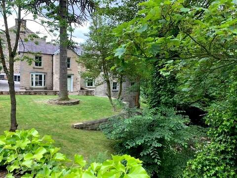 Stunning unique Country Flat w/original WaterWheel