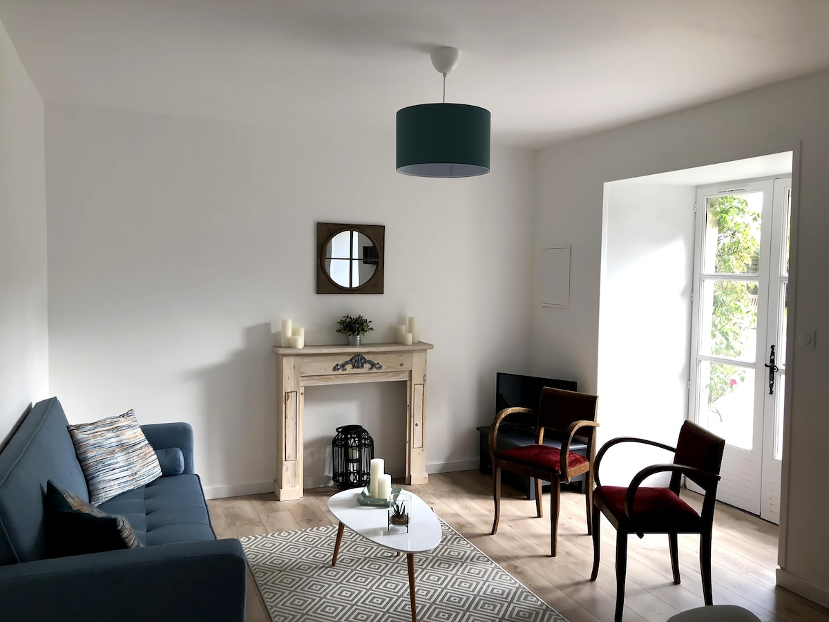 Airbnb con migliori performance: Fully renovated 4-person gîte with pool a Sainte Mère église