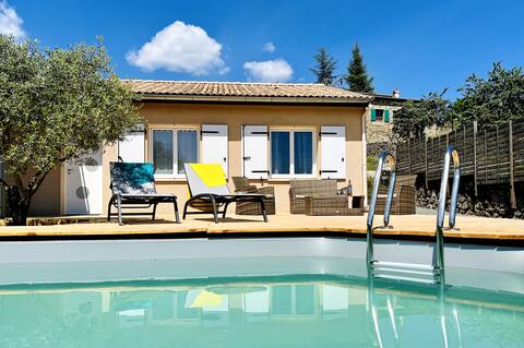Gîte Les Chabeaux - House with private pool