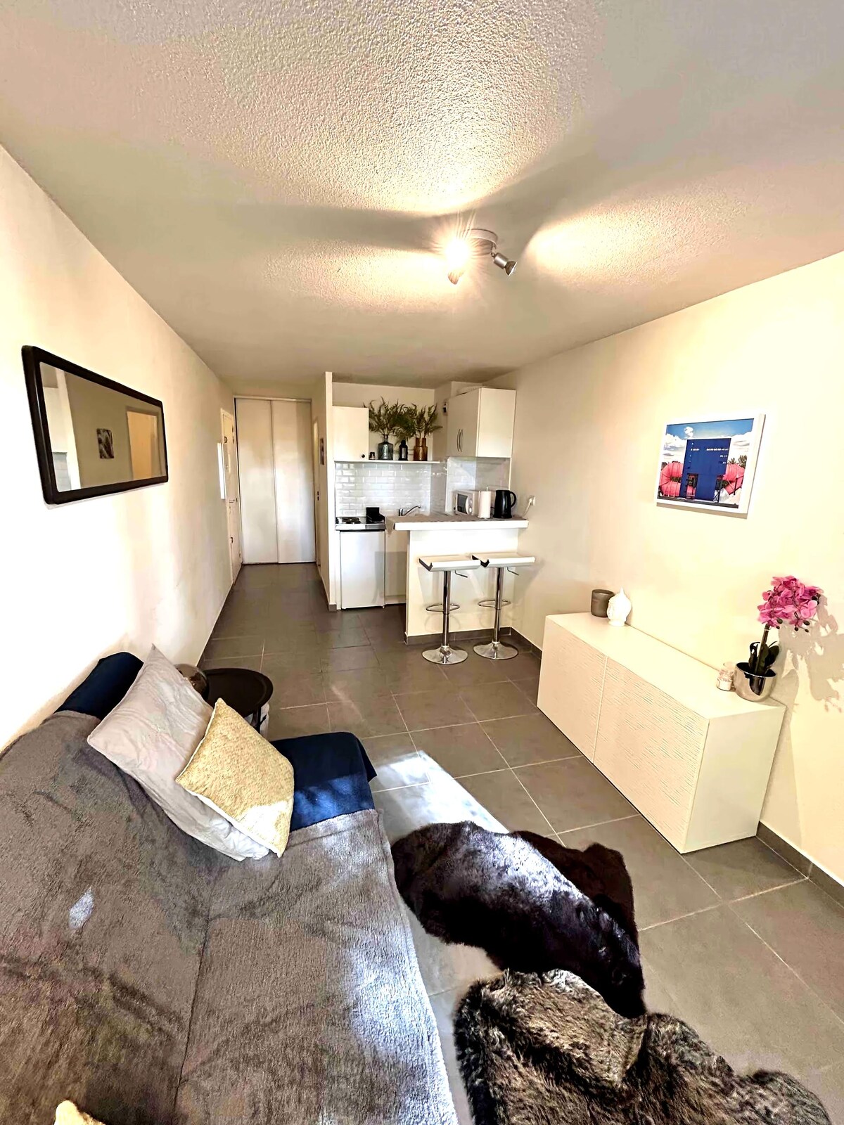 Annonce Airbnb populaire: Chez Jean : Studio cosy à Amidonniers / Compans Caffarelli / Brouardel