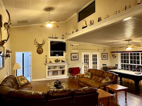 Reel Paradise Lake Guntersville cabin waterfront