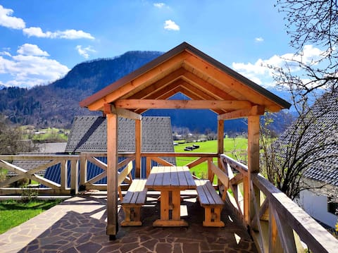 Apartma Mojca with garden
