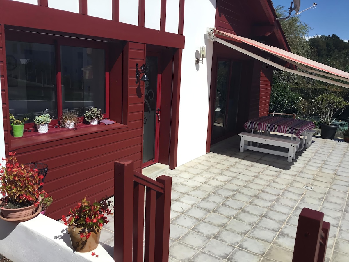 Leistungsstarkes Airbnb: Bright and spacious apartment. in Urrugne