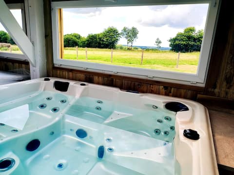gite with jacuzzi and playground