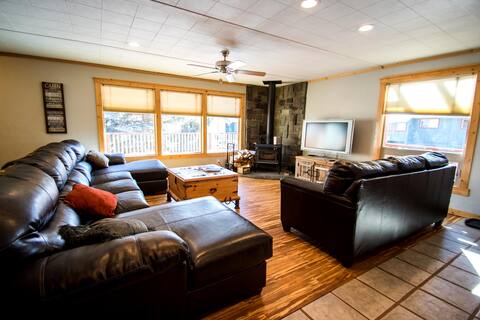 Wonderful, family friendly 5 Bd in Downtown RR!