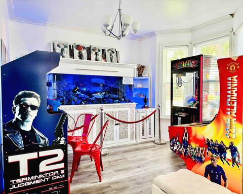 Luxurious | Pool Oasis | PS5 | 12 Beds | Aquarium