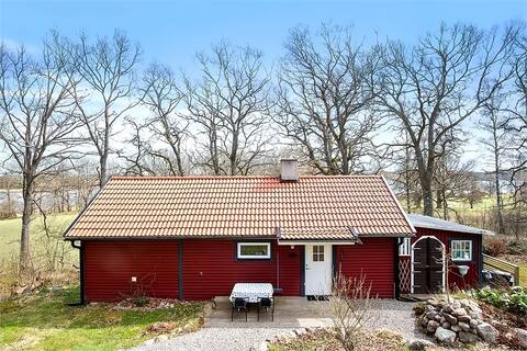 Scenic cabin with proximity to the sea