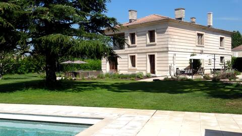 BEAUTIFUL PROPERTY IN THE HEART OF A PROVENCAL VILLAGE