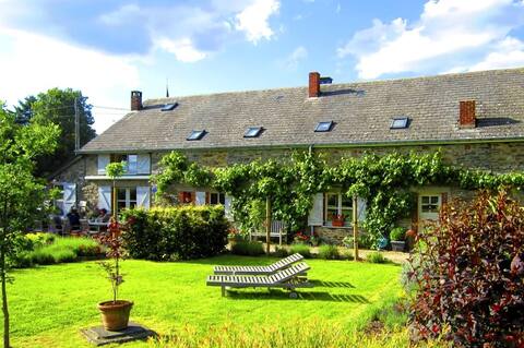 Authentic holiday home with huge garden and sauna