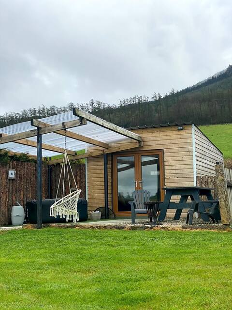 Mountain View Glamping Snug & Hot Tub