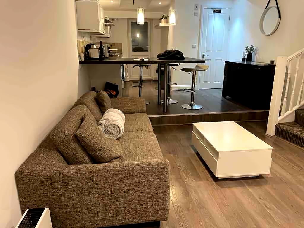 Top Airbnb: Two bedroom Home in Bushey in Hertsmere