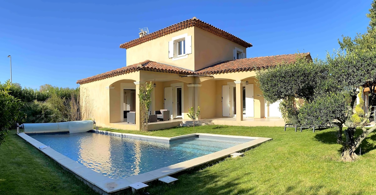 Villa Noa in Pertuis with private swimming pool