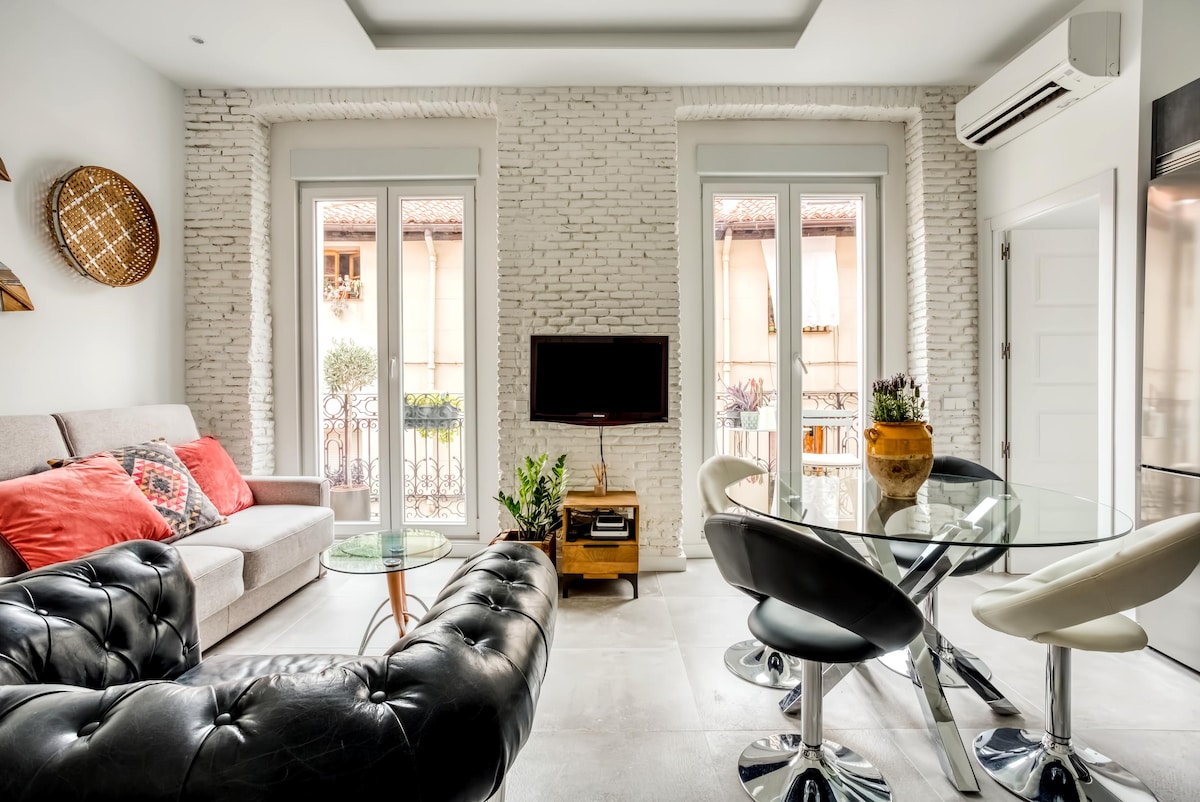 Top performing Airbnb: Luxury Apartment Malasaña, Madrid in Comunidad De Madrid