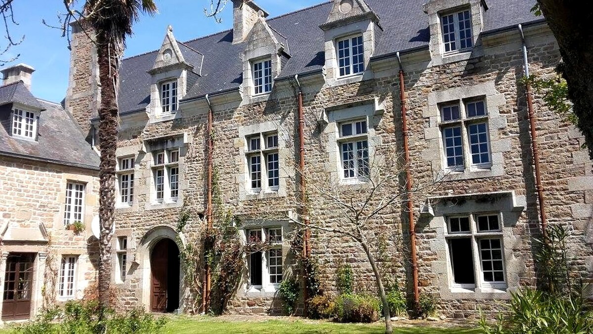 Popular Airbnb listing: Gite Le Relais du Manoir in Trébeurden