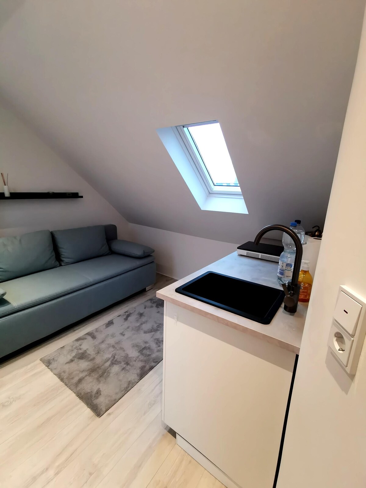 Top performing Airbnb: Attic room with kitchenette and shower room, near the fair in Wülfel