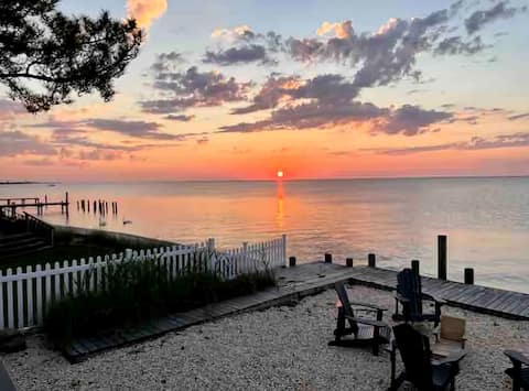 Bayfront | Stunning Views & Kayaking & Clamming