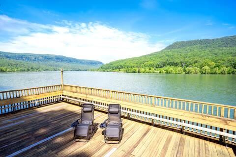 Waterfront River Views | Glass Sunroom | Peaceful