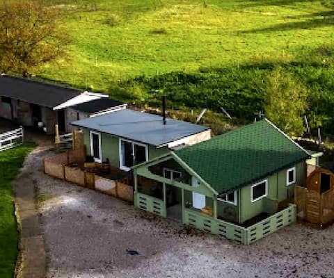 Fearless Fox Lodge, sleeps 4 Hot Tub & Sauna