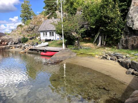 Cabin with 30 meters of shoreline in Åbyfjorden