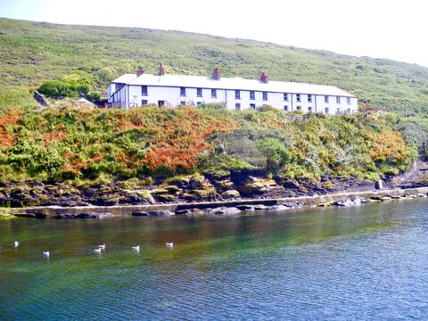 Traditional waterside cottage in Boscastle