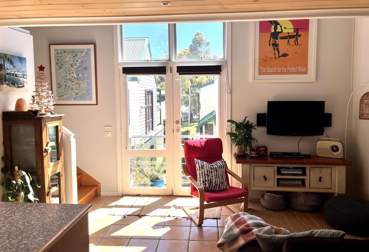 Top performing Airbnb: Beachbox 20 - 150m from beach on Main St. Inc WiFi in Lorne
