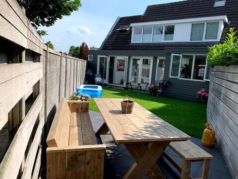 Spacious luxury family house close to the beach and Amsterdam