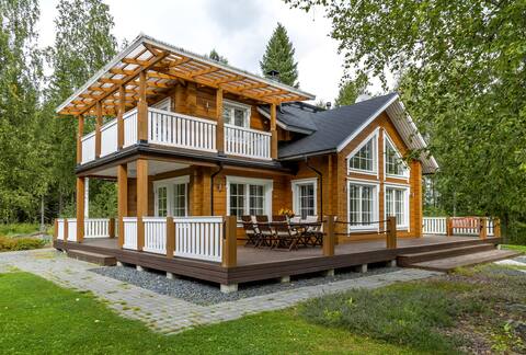 Luxus Villa by a lake