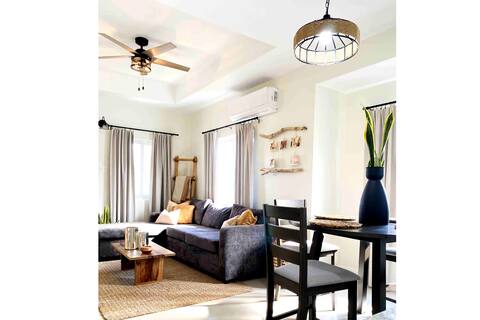 Relaxing, Modern rustic 2 bedrm with pool and gym
