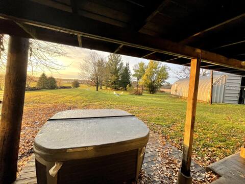 Yellow Door House with Hot Tub + Sauna