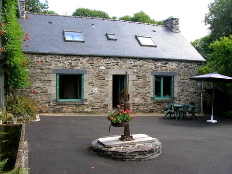 Quiet house, surrounded by nature - Lake Guerledan