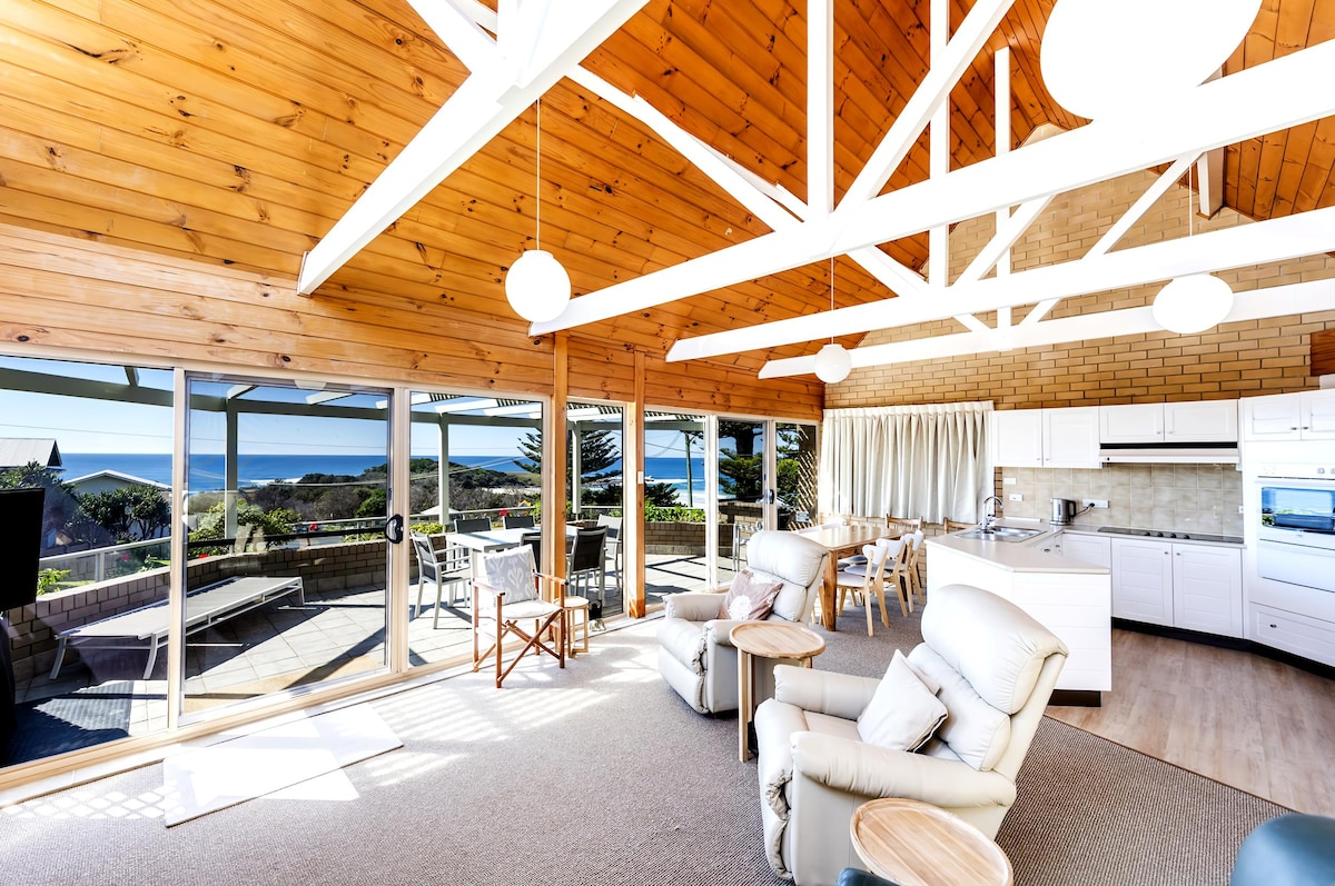 Popular Airbnb listing: Huge Ocean View apartment! Wifi, linen, Smart TV in Yamba