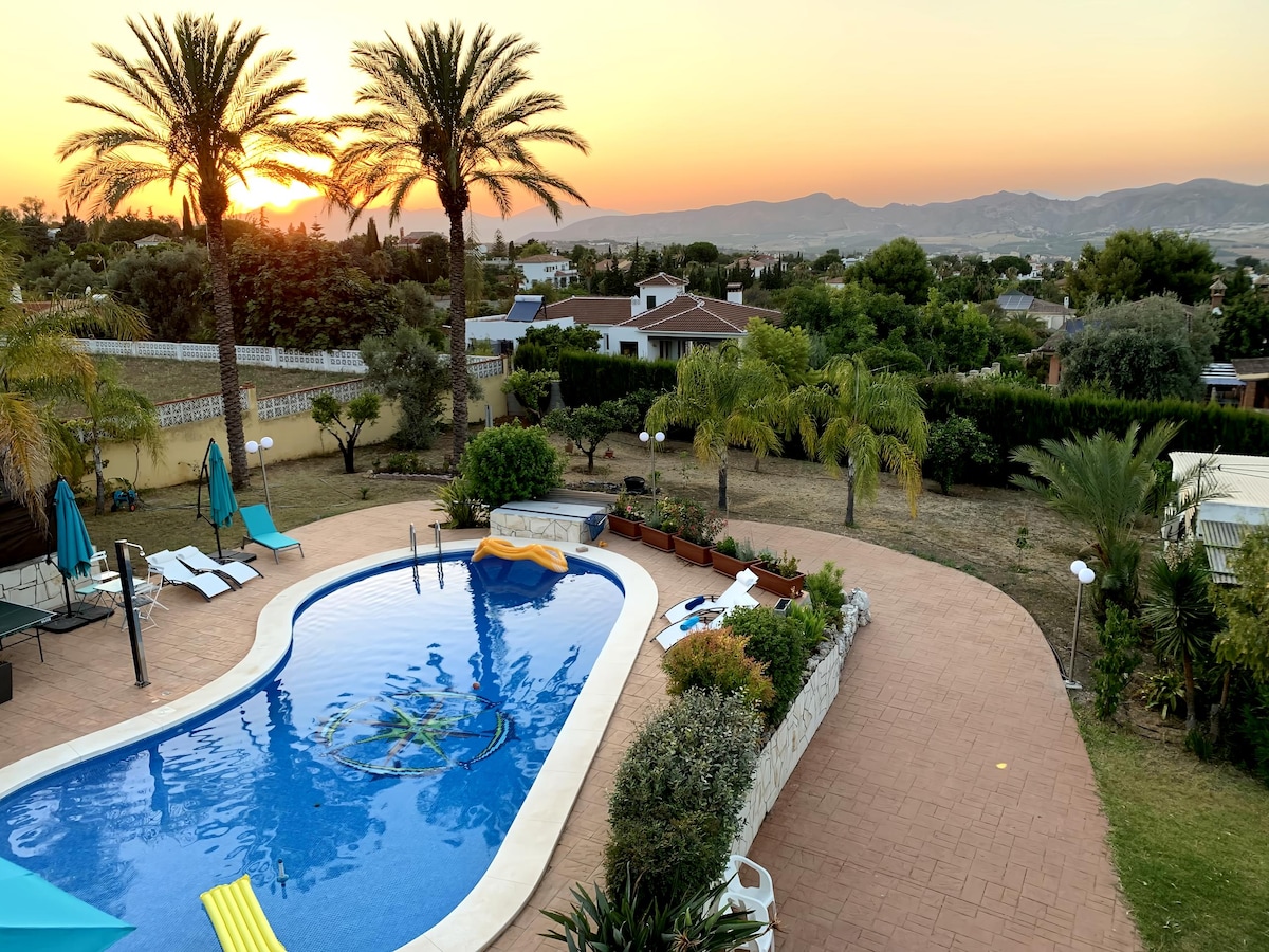 Top Airbnb: Beautiful, large apartment à Alhaurín De La Torre