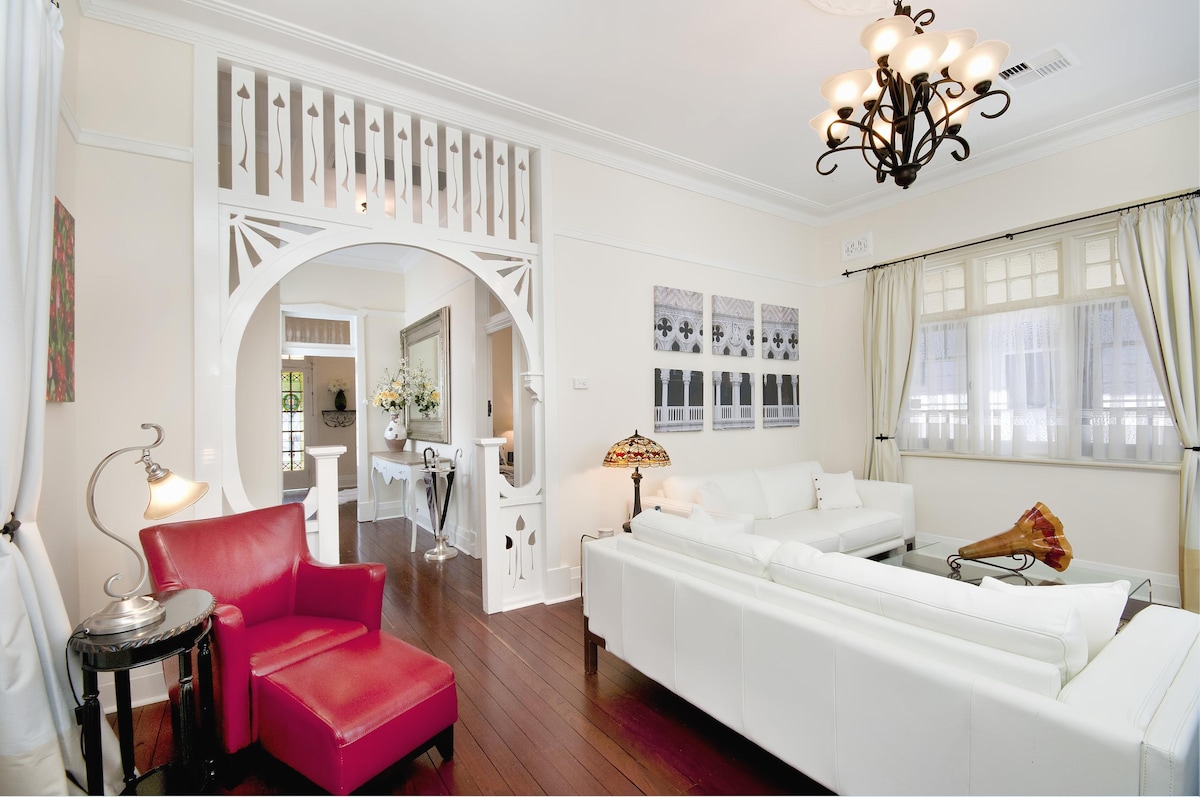 Top performing Airbnb: Cooks Hill Chalets - Grande in Newcastle City Council