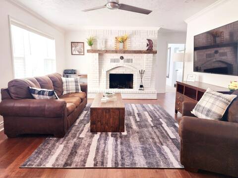 Cozy 3-bedroom home with Garage Stall