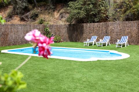 NICE HOUSE WITH PRIVATE POOL