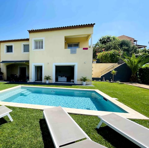 Villa with swimming pool and boules terrain