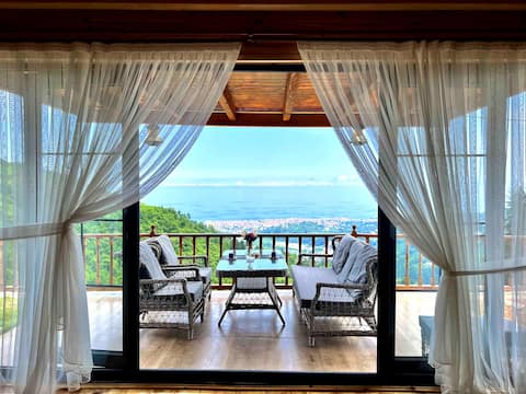 Kutanis Suit Villa / Rize