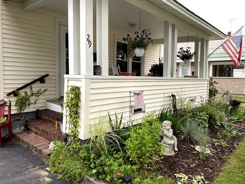 The garden house.